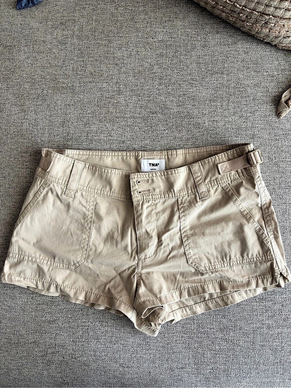 Aritzia Channel Cargo Shorts in Beige. NWT.
